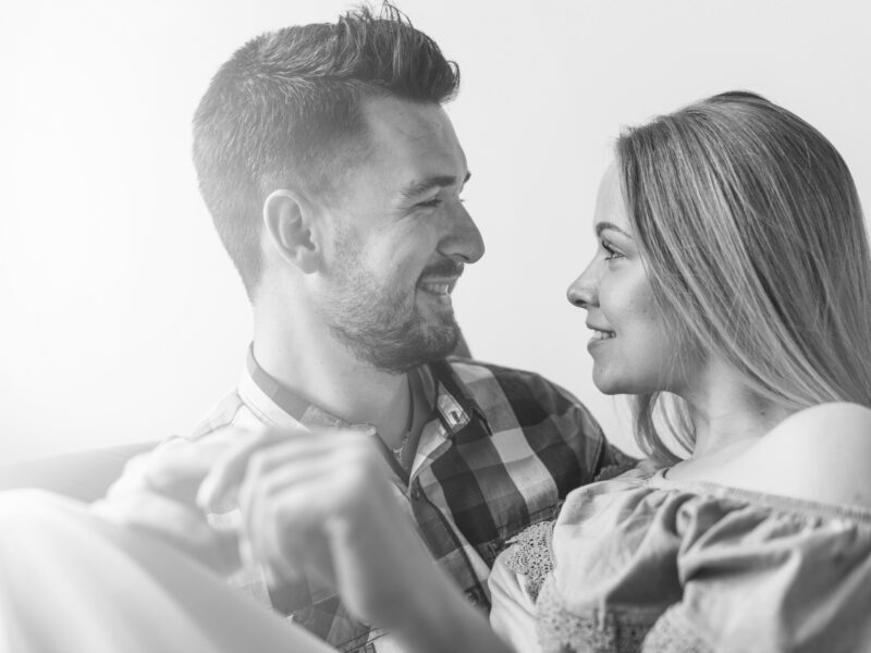 Mulher fake taxi dando pro cliente - necessidades emocionais